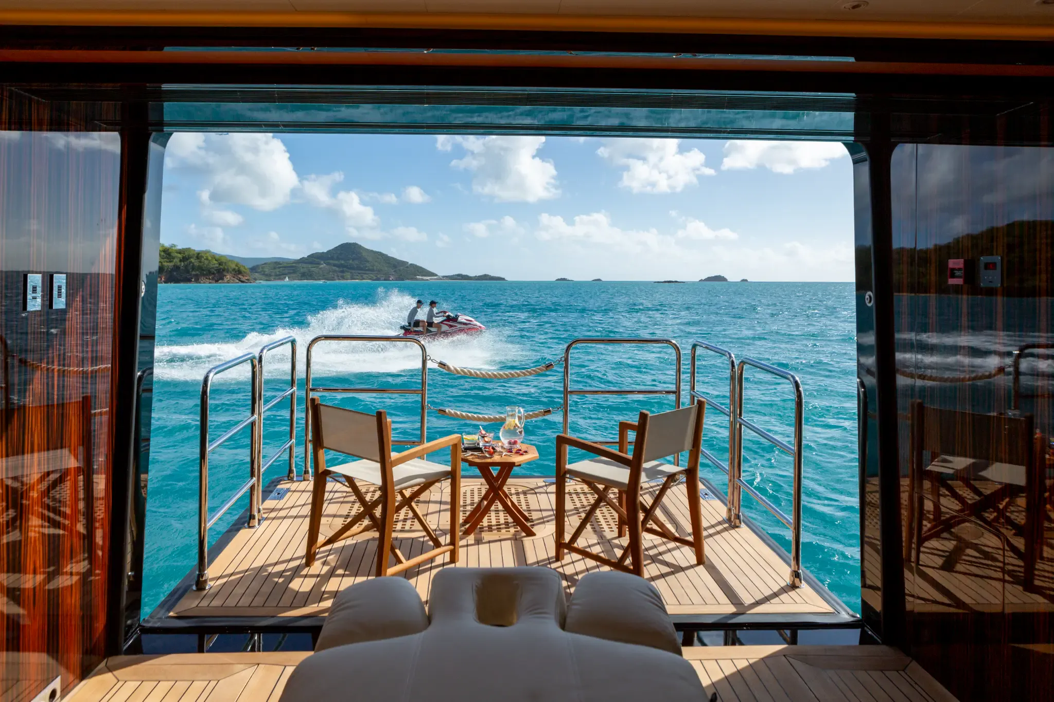 ALFA NERO beach club at sea level