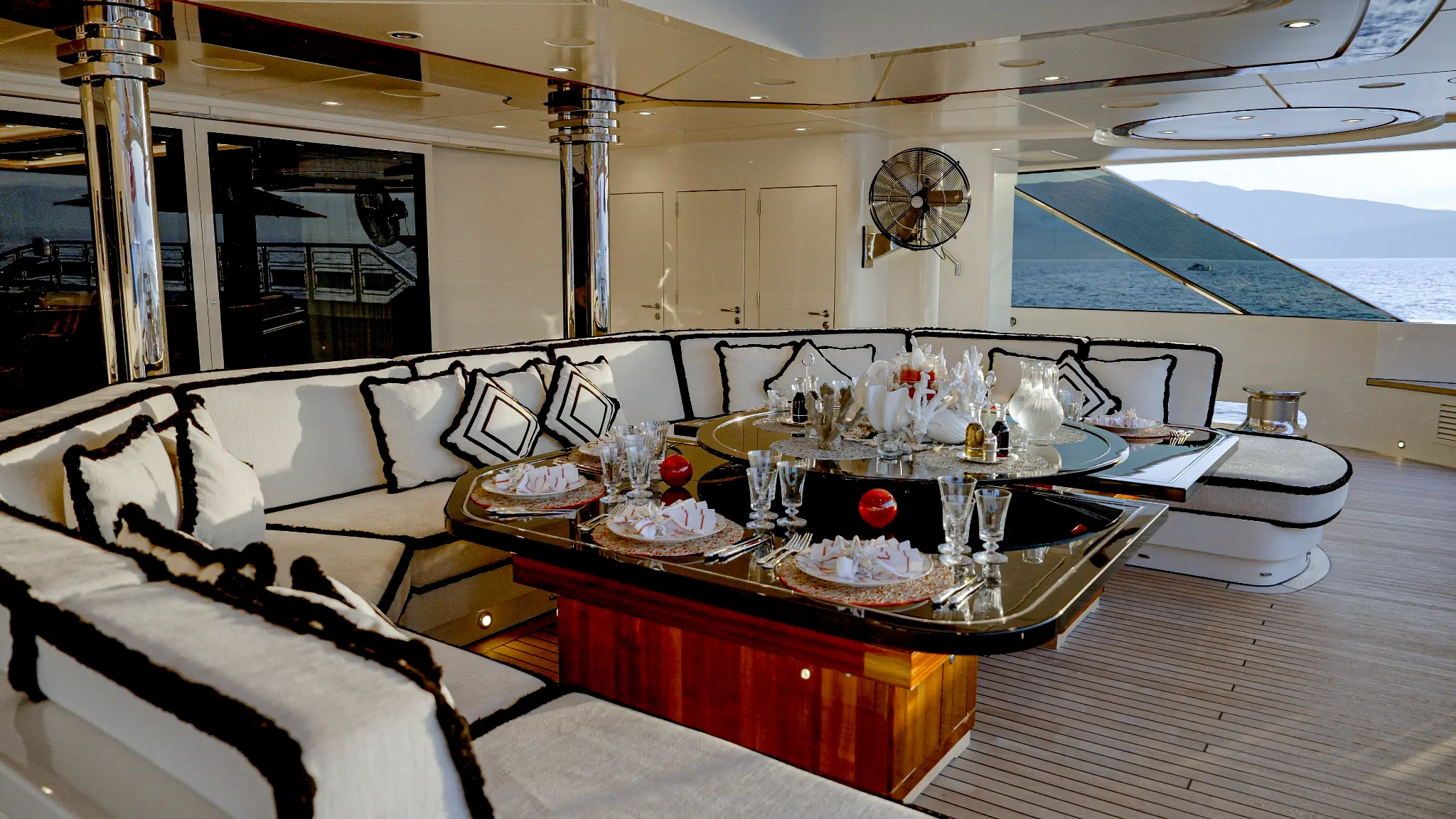 ALFA NERO Exterior Dining