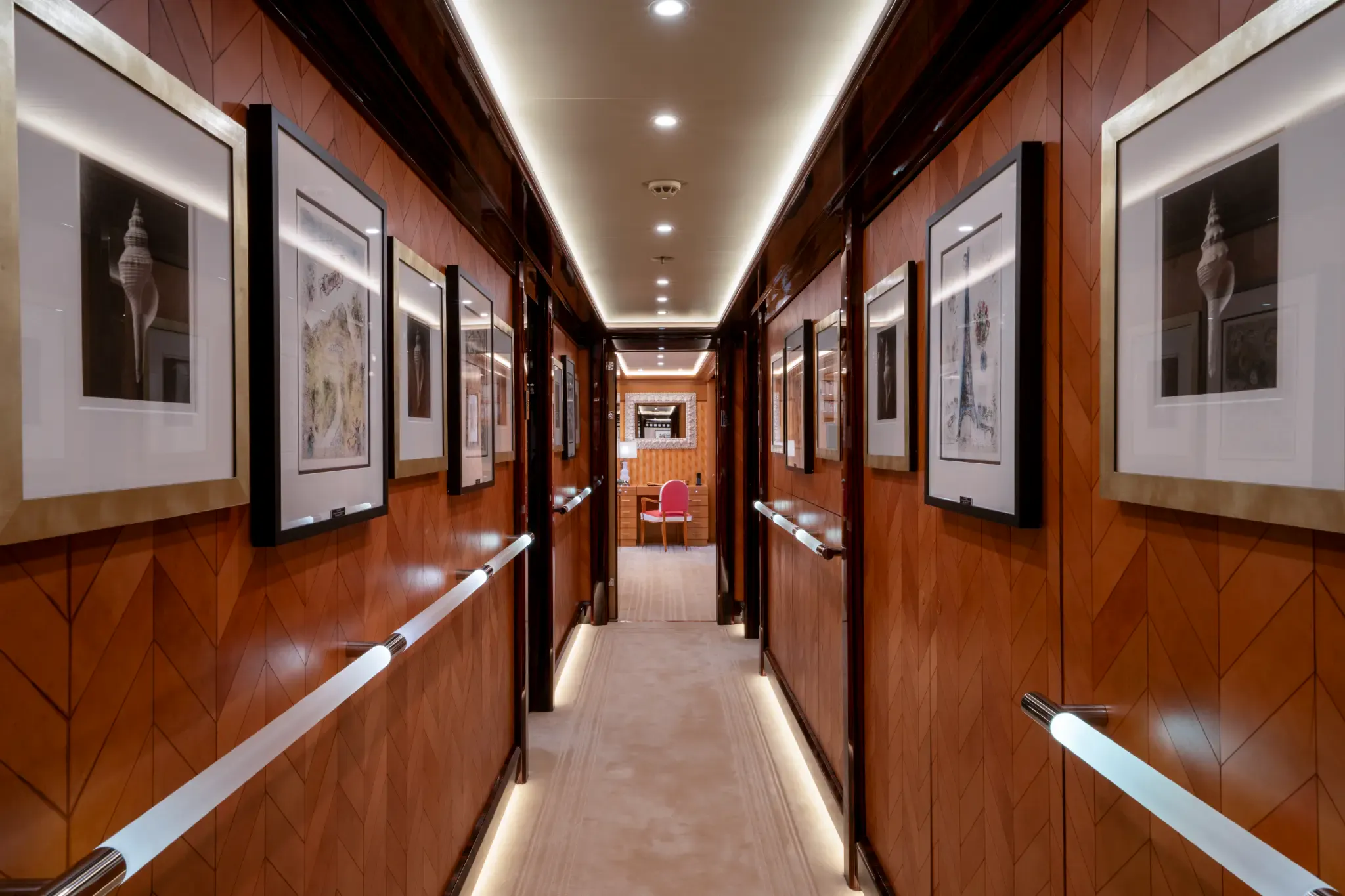 ALFA NERO art-lined guest corridor