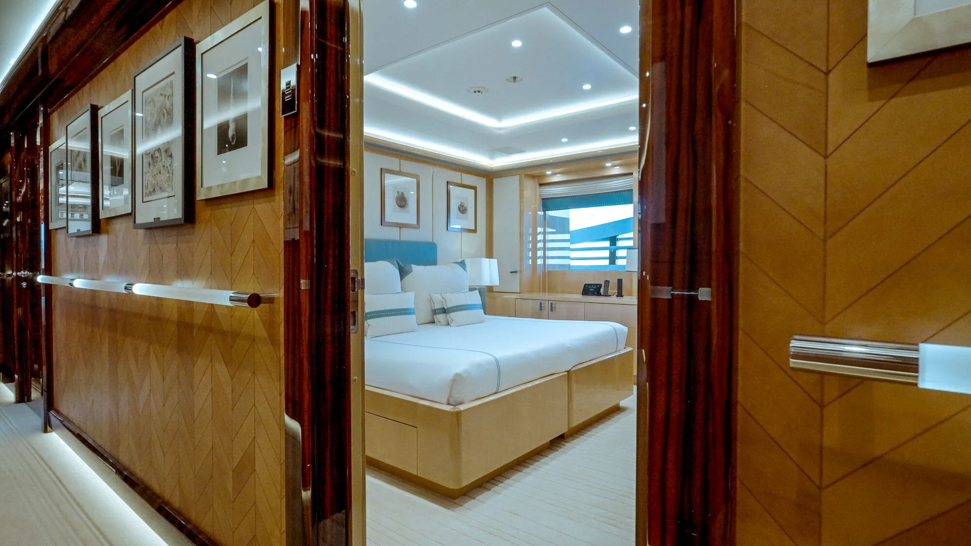 ALFA NERO guest cabin by Alberto Pinto